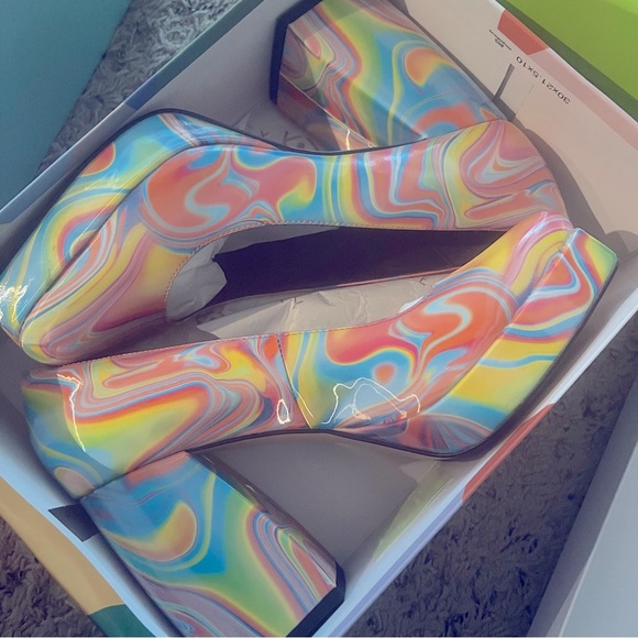 Katy Perry The Uplift Platform Pump, Rainbow Multi Size 11M /41 NWT (Sold Out) - Picture 7 of 10